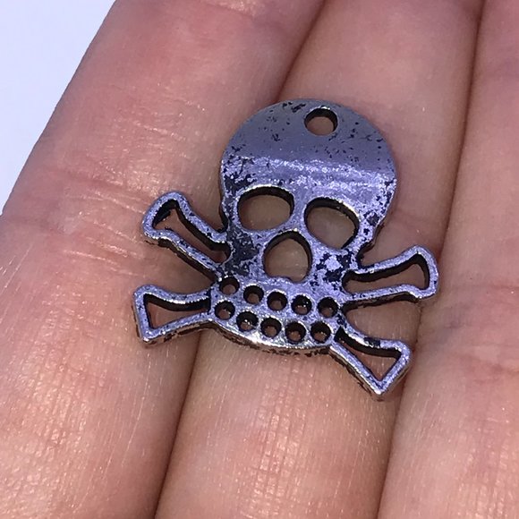 Pewter Skull and Crossbones Charm - Picture 3 of 4